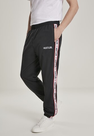 Merchcode Tapered Broek in Zwart: voorkant