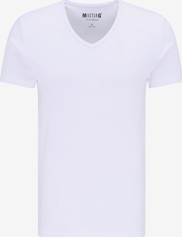 MUSTANG T-shirt 'Aaron V' i vit: framsida