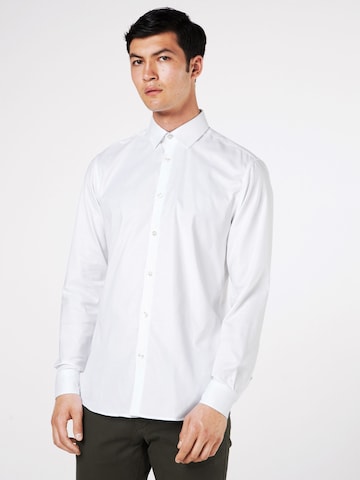 Coupe slim Chemise 'Mark' SELECTED HOMME en blanc : devant