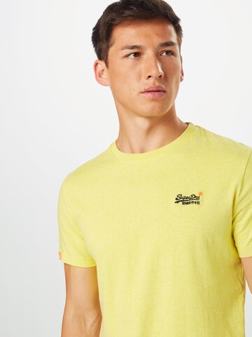 Superdry Regularny krój Koszulka w kolorze żółty