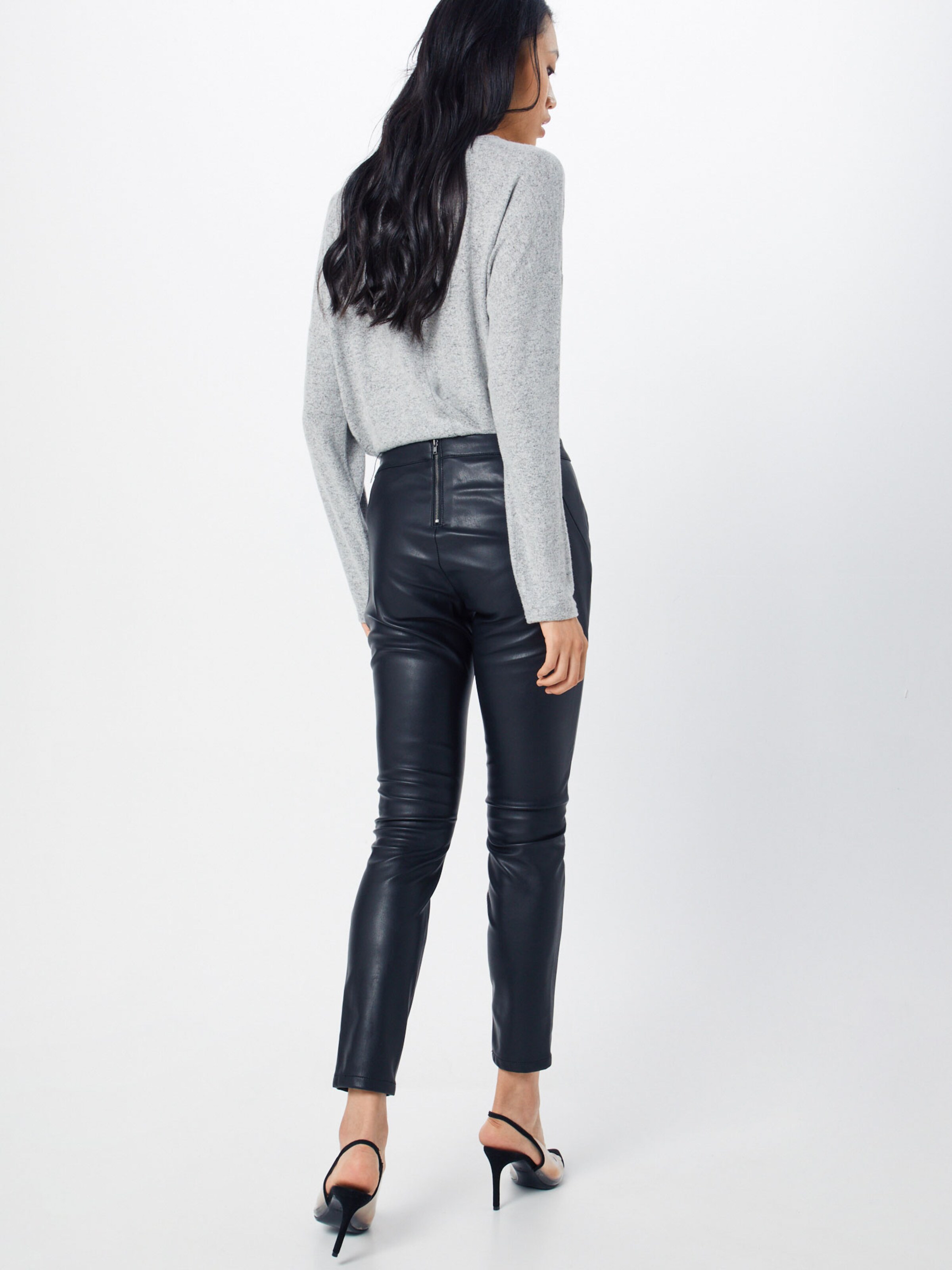 Pantaloni 'SIA' ONLY pe negru: Privire spate