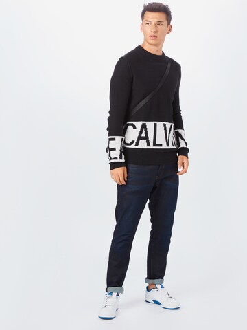 Calvin Klein Jeans Regular Fit Pullover i sort
