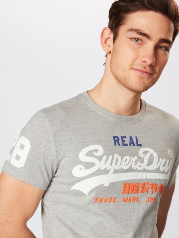 Superdry T-Shirt in Grau