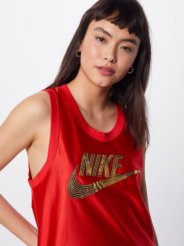 Top di Nike Sportswear in rosso