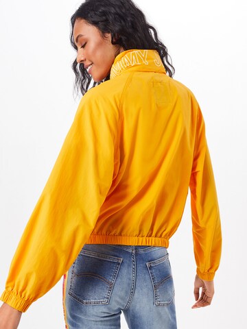 Veste mi-saison Tommy Jeans en jaune : derrière