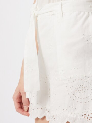 ONLY Regular Shorts 'Shery Anglais' in Weiß