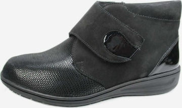 SOLIDUS Booties in Black