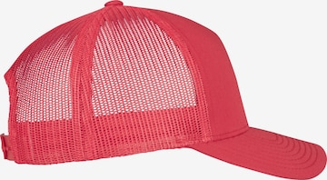 Șapcă de la Flexfit pe roșu