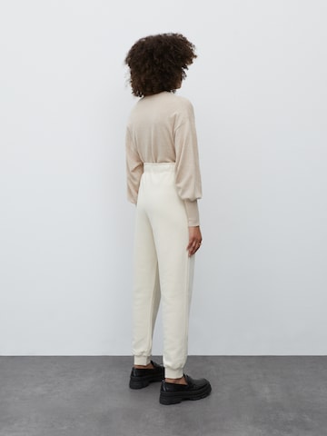 Tapered Pantaloni 'Riley' de la EDITED pe alb