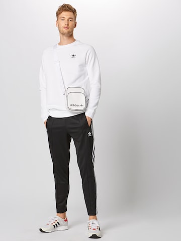 ADIDAS ORIGINALSRegular Fit Sweater majica 'Loungewear Trefoil Essentials' - bijela boja