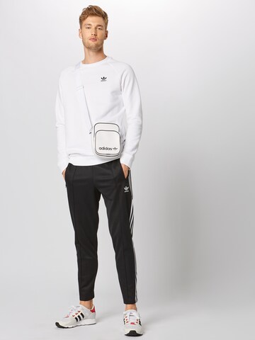 Coupe regular Sweat-shirt 'Loungewear Trefoil Essentials' ADIDAS ORIGINALS en blanc