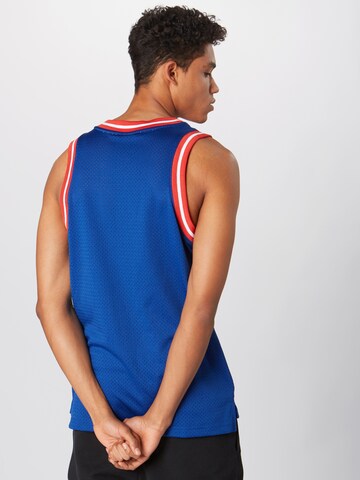 T-Shirt Nike Sportswear en bleu : derrière