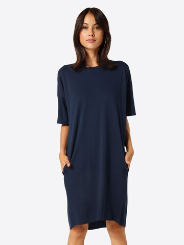 Robe minimum en bleu : devant