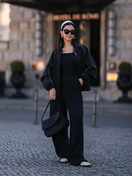 Bella B. - All Black Streetstyle Look by LeGer