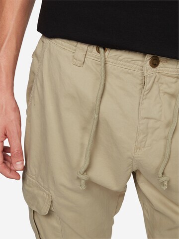 Effilé Pantalon cargo Urban Classics en beige