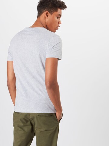 LACOSTE - Camiseta en gris: atrás