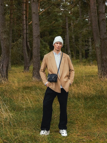 Casual Blazer And Bag Look