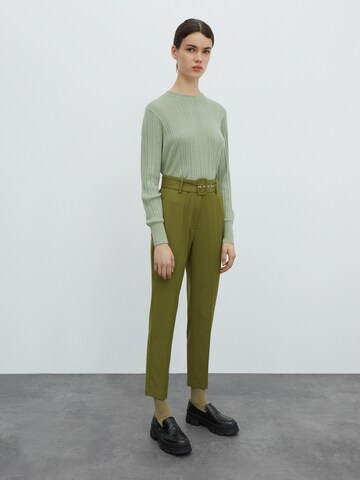 Tapered Pantaloni con piega frontale 'Barbara' di EDITED in verde