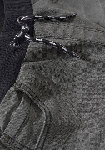 ARIZONA Tapered Jeans in Grau