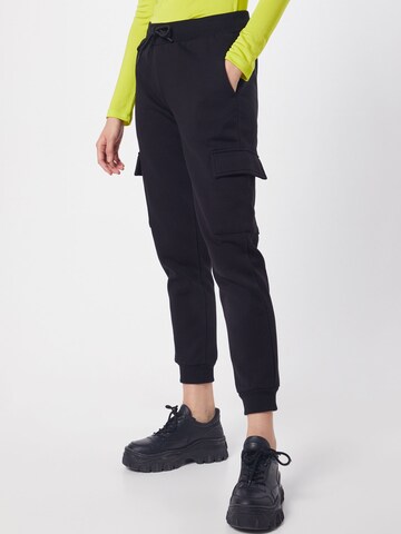 Urban Classics Tapered Cargo trousers in Black: front