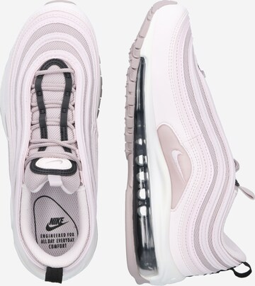 Baskets basses Nike Sportswear en rose : sur le côté