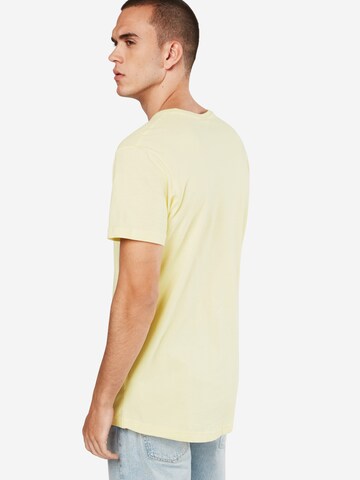 Urban Classics - Camiseta en amarillo: atrás