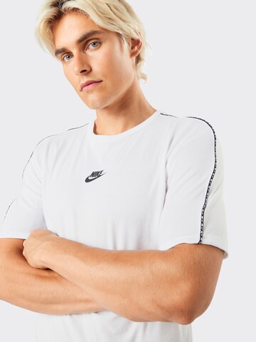 Nike Sportswear Klasický střih Tričko 'REPEAT' – bílá