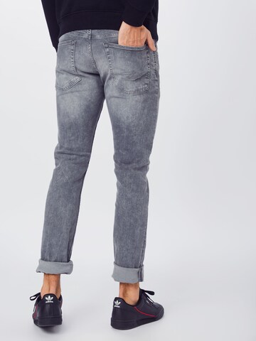 Coupe slim Jean QS en gris