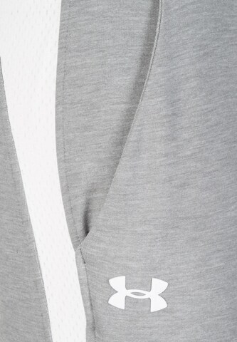 UNDER ARMOUR Regular Trainingshose 'Featherweight' in Grau