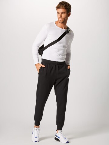 Nike Sportswear Tapered Broek in Zwart