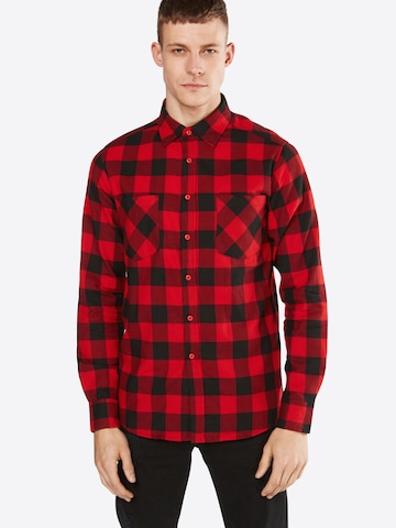 Coupe regular Chemise Urban Classics en rouge : devant