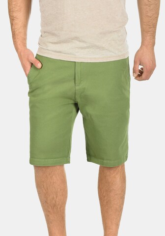!Solid Regular Chino Pants 'Lamego' in Green: front