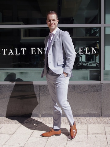 Blue Gray Suit Look