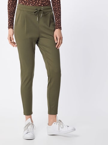 VERO MODA - Tapered Calças com pregas 'Eva' em verde: frente