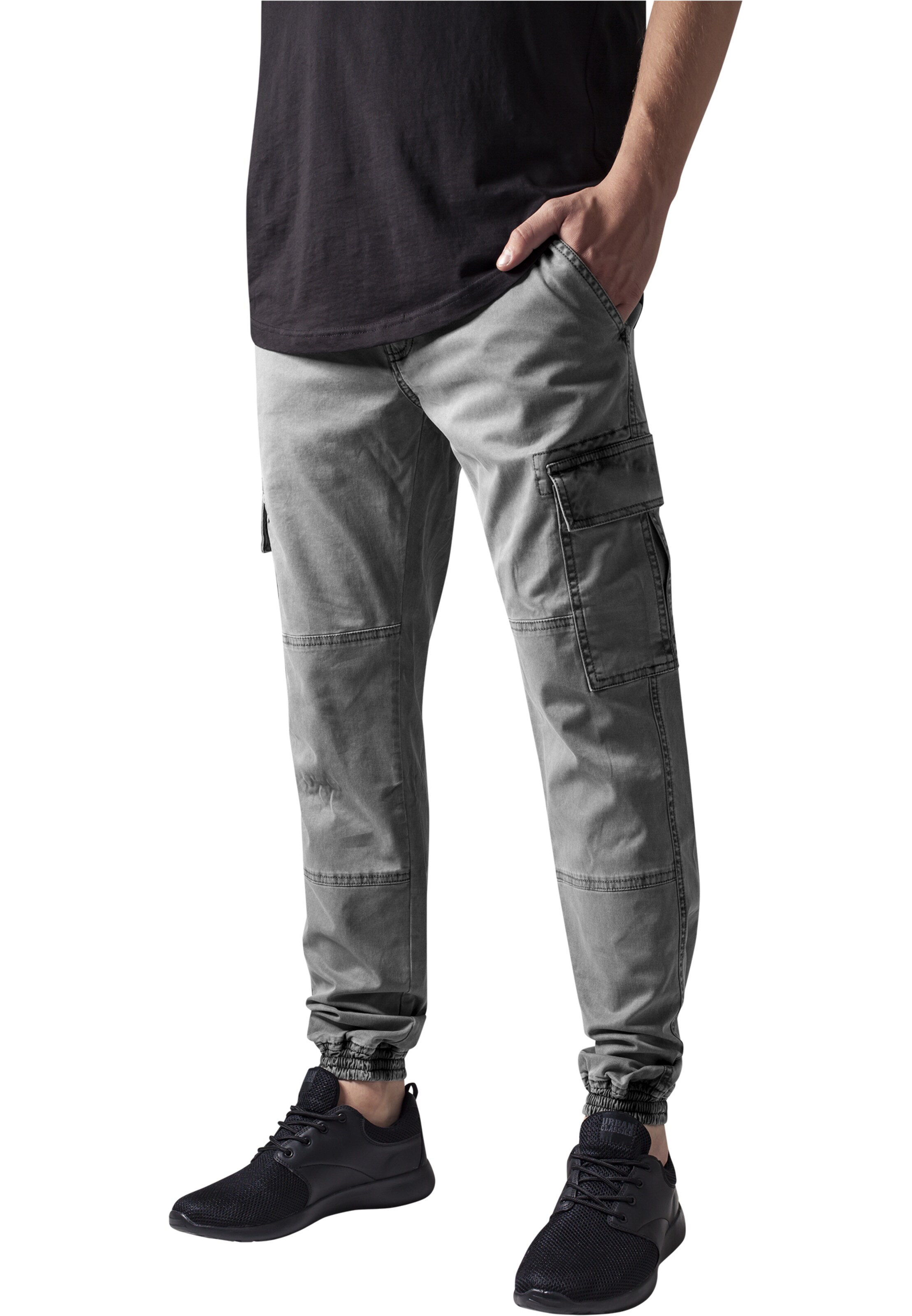 Tapered Pantaloni cargo di Urban Classics in grigio: frontale