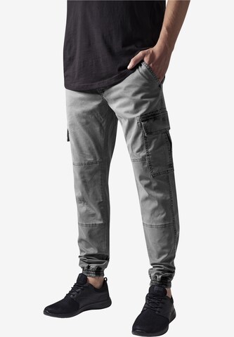 Urban Classics Дънки Tapered Leg Карго панталон в сиво: отпред