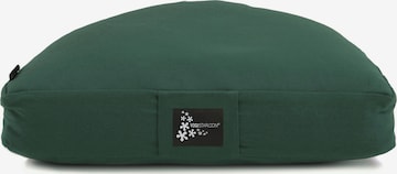 YOGISTAR.COM Pillow in Green: front