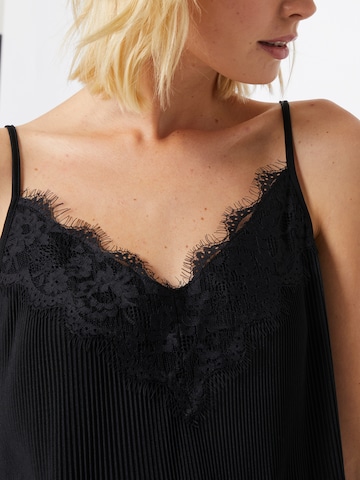 ABOUT YOU Top 'Bettina' in Black