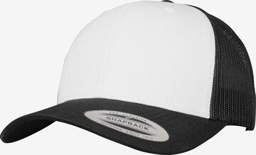 Casquette Flexfit en noir : devant