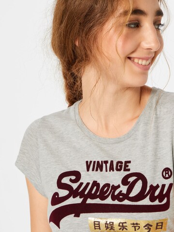 Superdry T-Shirt in Grau