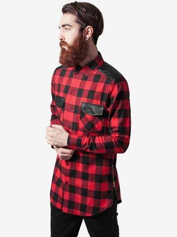 Urban Classics - Ajuste regular Camisa en rojo