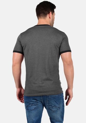 !Solid Rundhalsshirt 'Manoldo' in Grau