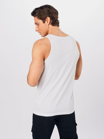 Coupe regular T-Shirt 'INSTITUTIONAL' Calvin Klein Jeans en blanc