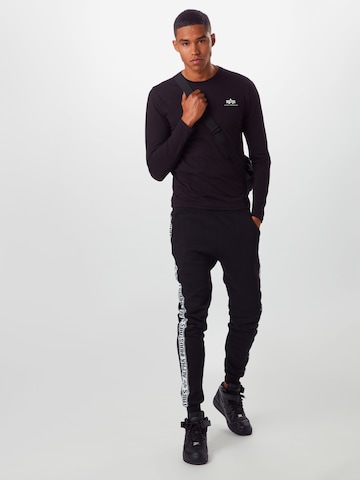 ALPHA INDUSTRIES T-shirt i svart