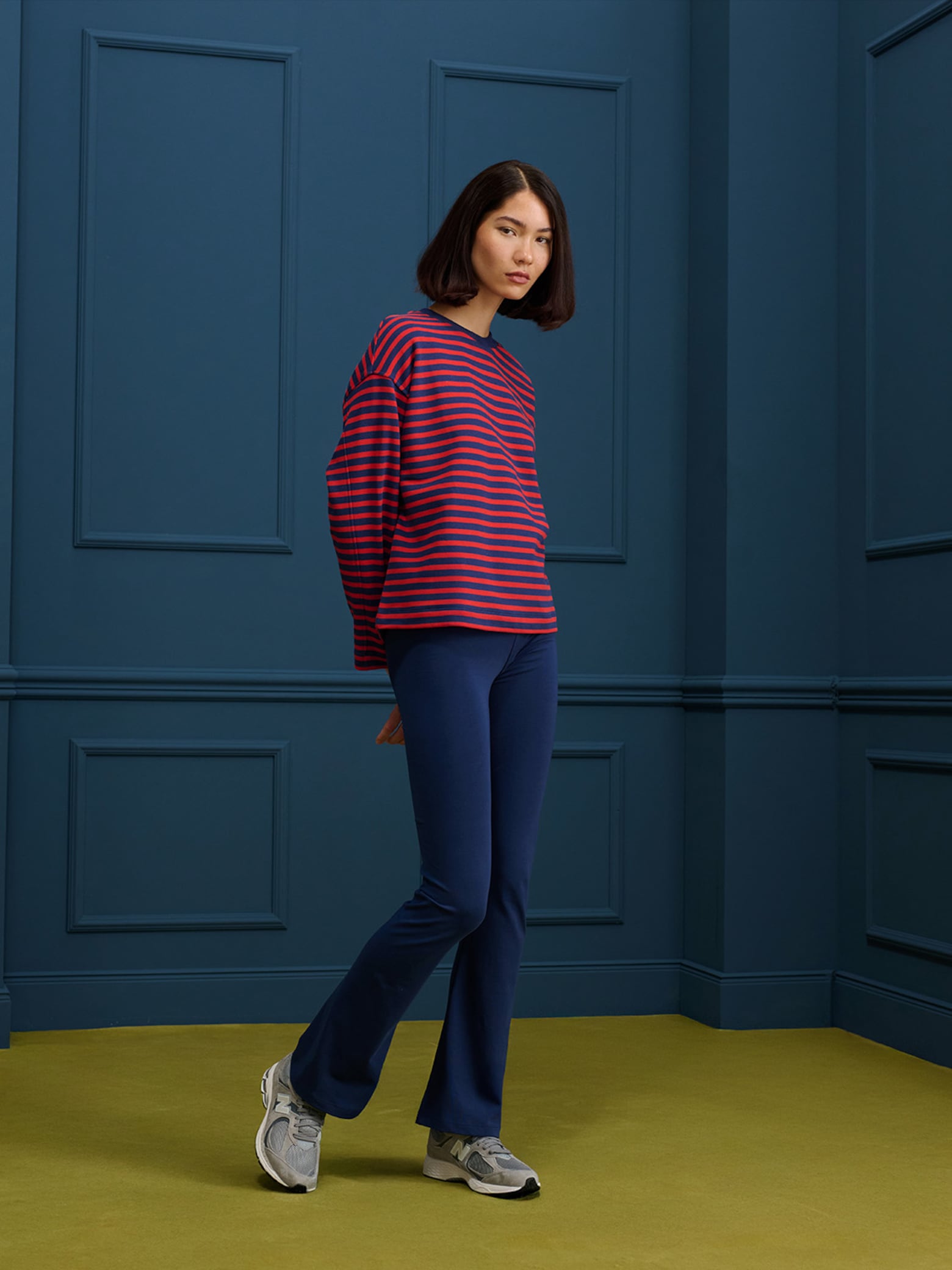 Noemie - Comfy Blue Sweatpants and Striped Longsleeve Look