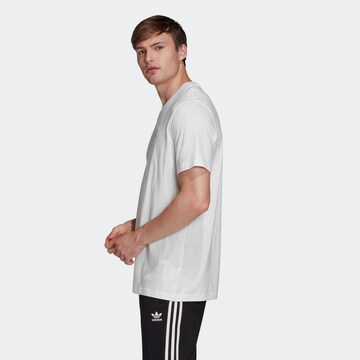 Coupe regular T-Shirt ADIDAS ORIGINALS en blanc