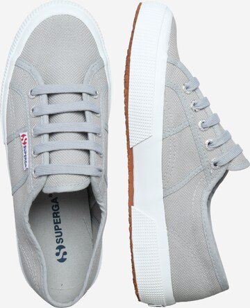 SUPERGA Låg sneaker '2750 Cotu Classic' i grå