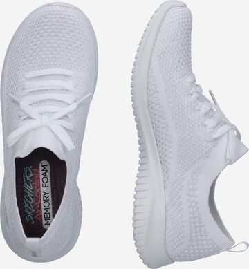 Baskets basses 'Salutations' SKECHERS en blanc