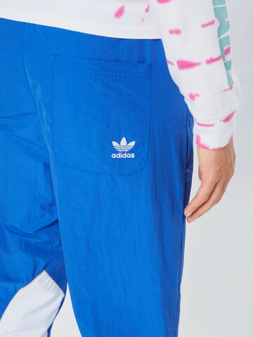 ADIDAS ORIGINALS Zwężany krój Spodnie 'Trefoil' w kolorze niebieski