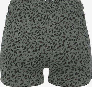 BUFFALO Shorts in Grün